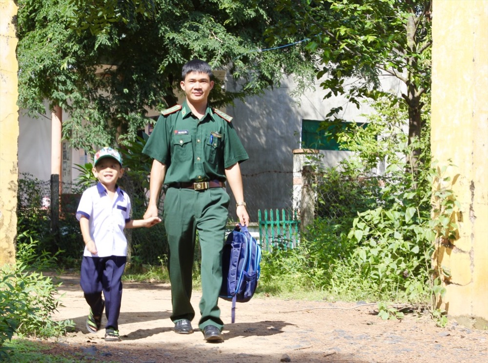 Ngày 12.9 (tức 14 tháng 8 Âm lịch), chính quyền huyện Buôn Đôn, Bộ đội biên phòng tỉnh Đắk Lắk, Vườn Quốc gia Yok Đôn đã tổ chức ngày hội vui Trung thu cho hàng trăm học sinh ở trường tiểu học Y Jut. Trường tiểu học Y Jut là một trong những trường còn nhiều thiếu thốn vì nằm trong rừng Yok Đôn, giáp biên giới và cách biệt với trung tâm xã Krông Na.