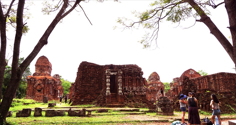 Di sản văn hóa Mỹ Sơn cho đến nay vẫn còn ẩn chứa rất nhiều bí ẩn lịch sử, nhưng tiếc rằng chưa có mấy công trình nghiên cứu nghiêm túc trong suốt mấy mươi năm qua (ảnh N.T.H)