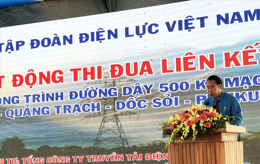 Phó Chủ tịch Công đoàn Điện lực Việt Nam phát động thi đua liên kết triển khai dự án. Ảnh: Lê Phi Long