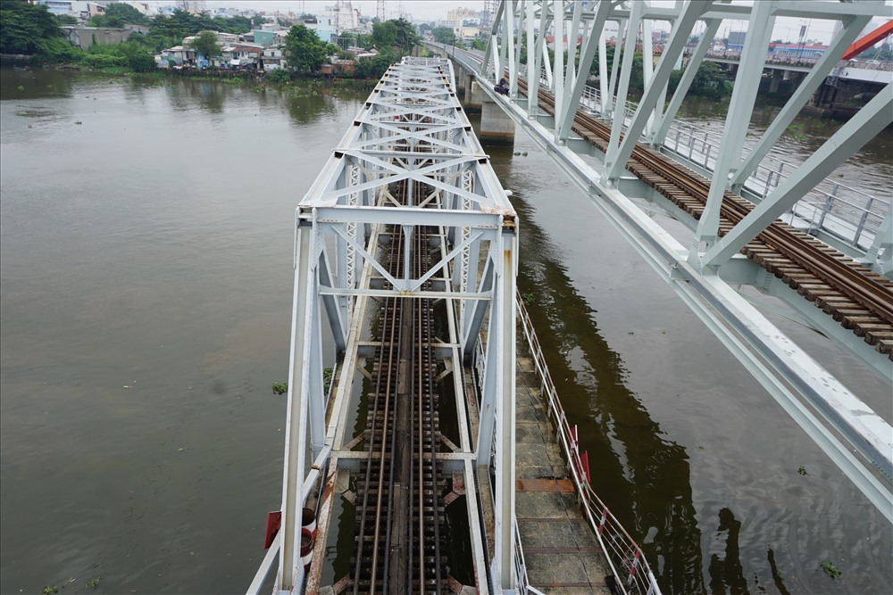 Cầu đường sắt Bình Lợi 117 năm ở Sài Gòn sắp thôi “sứ mệnh“.