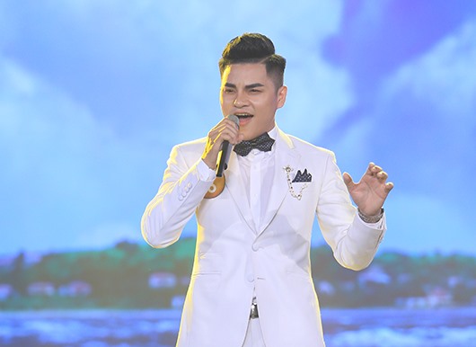 Anh từng đoạt giải Top 4 dòng nhạc thính phòng cuộc thi Sao Mai 2019.