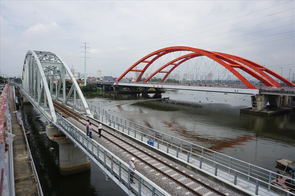 Cầu đường sắt Bình Lợi mới từ ngày 14.9, sẽ bắt đầu hành trình “gánh” những đoàn tàu lửa Bắc - Nam xuôi ngược.