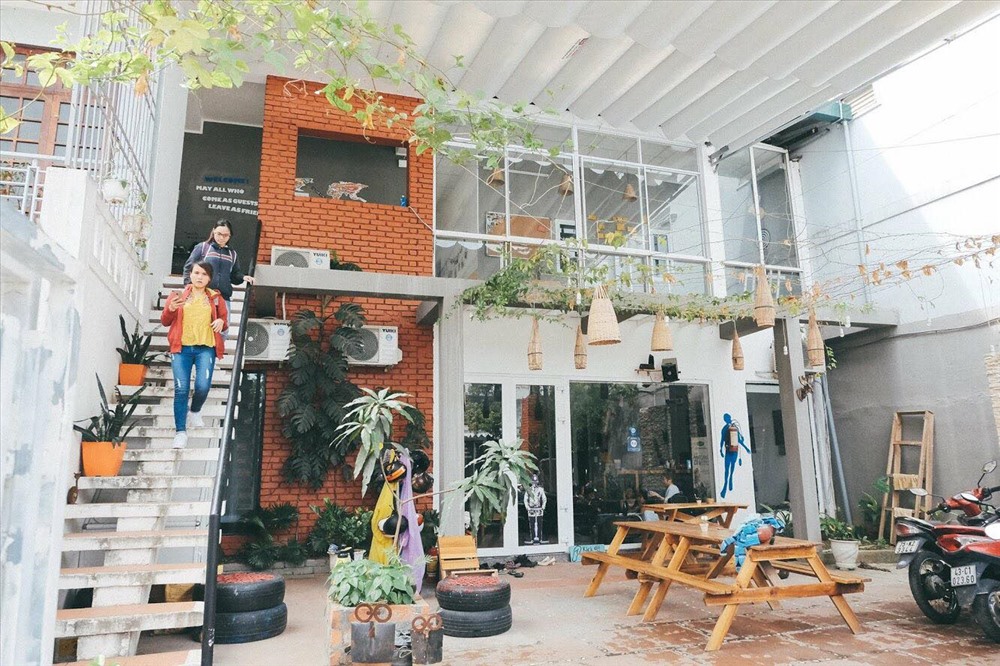 April Hostel nhìn bên ngoài khá đẹp mắt