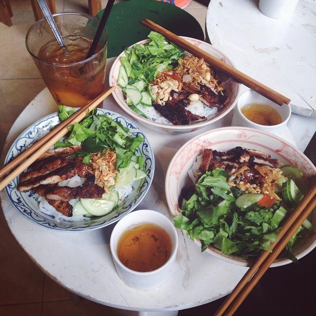 Thịt ở đây ướp vừa đủ, miếng thịt mềm chứ không bị khô và mang hương vị đặc trưng.
