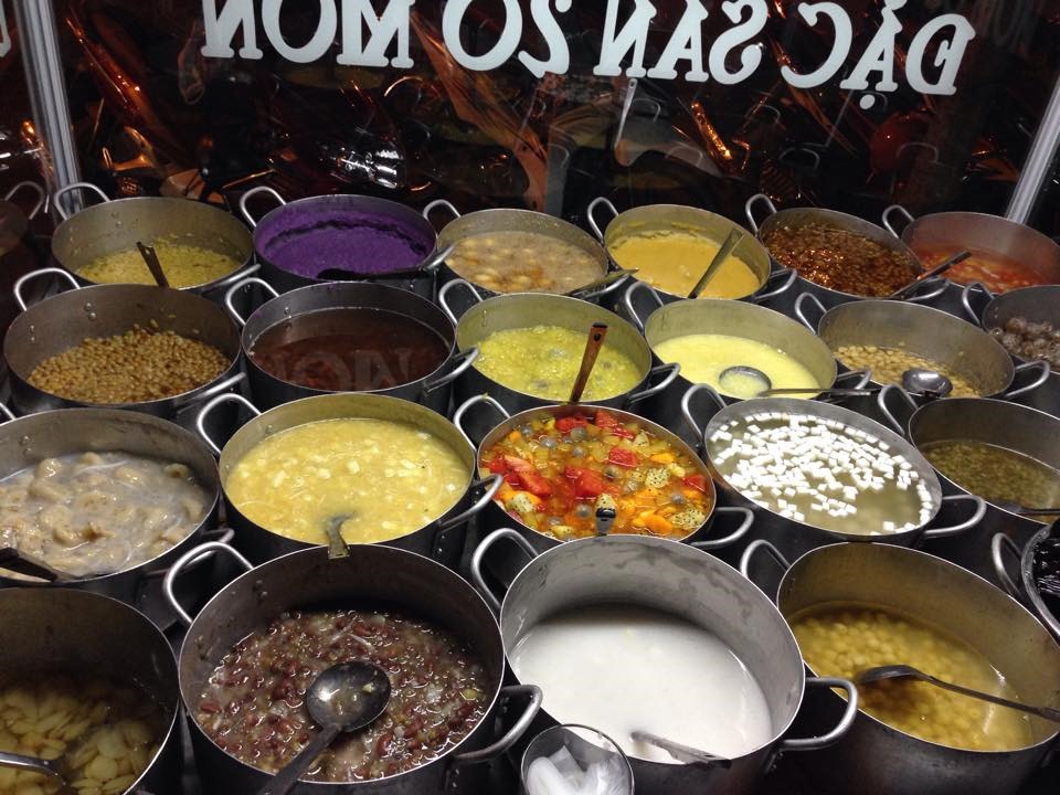Mỗi quán có trên 20 món chè khác nhau.
