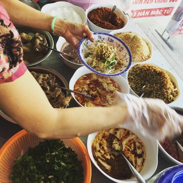Cơm hến ngon nhất chỉ có ở Huế.