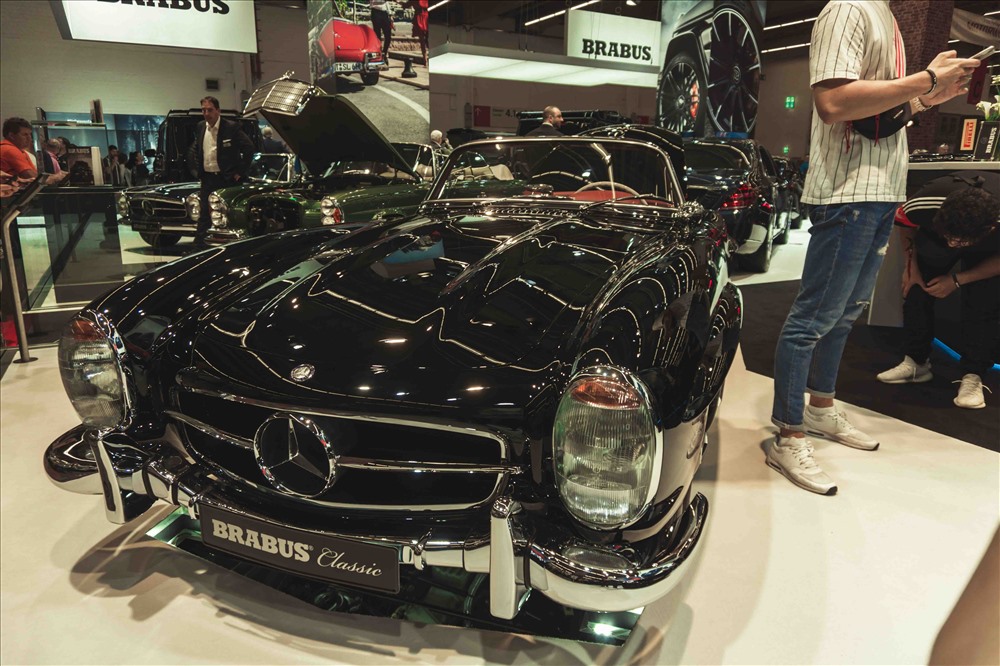 Chiếc xe Mercedes classic được độ lại có giá 1,9 triệu eur.
