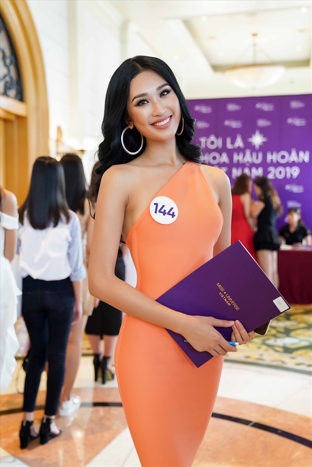 Phạm Anh Thư tự tin khi ghi danh tham dự cuộc thi “Hoa hậu Hoàn vũ Việt Nam 2019“. Ảnh: NVCC.