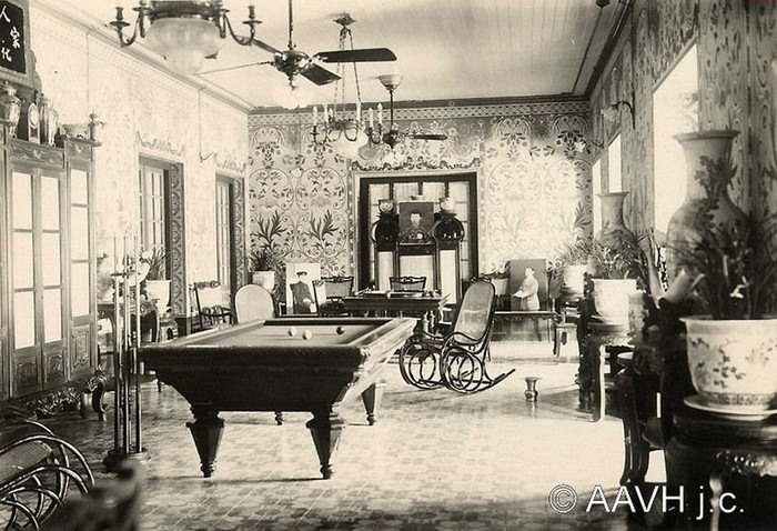 Phòng chơi billiard ở điện Kiến Trung, 1928.