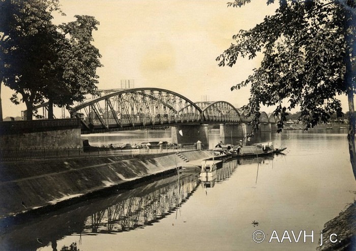 Cầu Trường Tiền năm 1931.