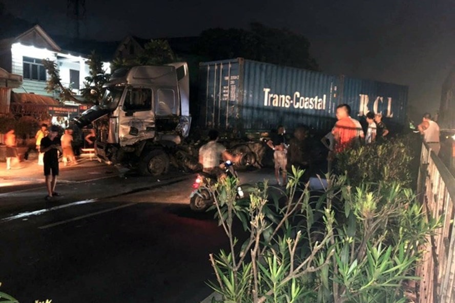 Vụ tai nạn gây tắc nghẽn giao thông đến sáng 17.9. Ảnh CTV.