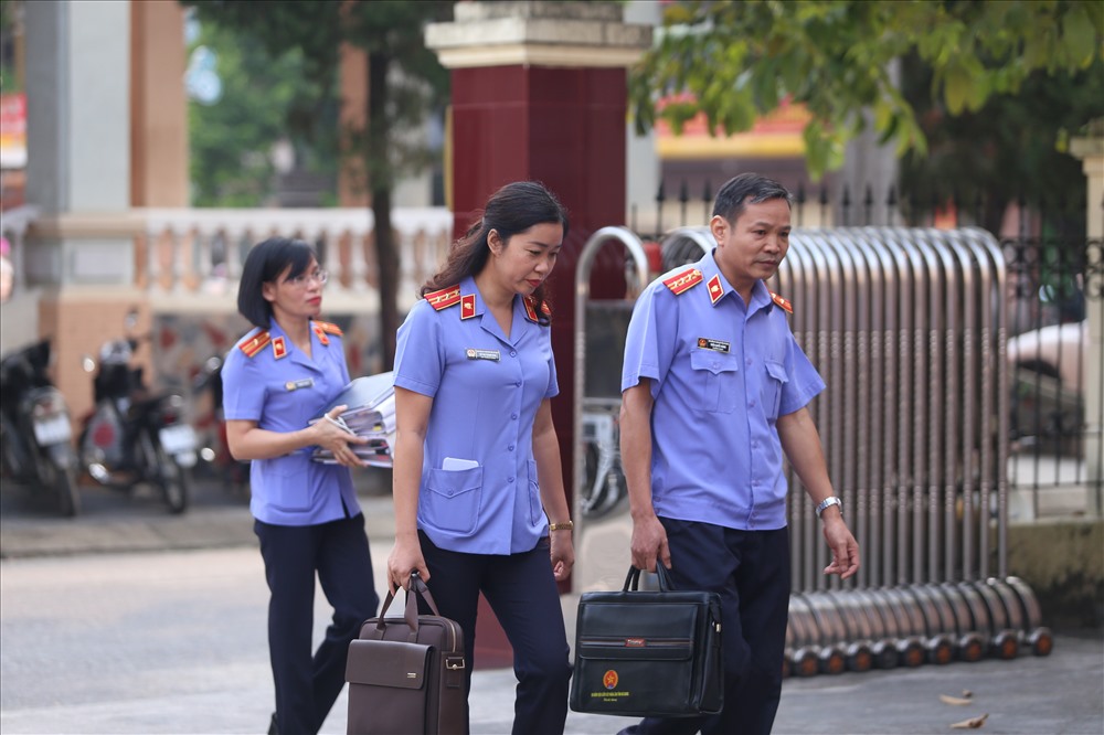 Sáng nay (18.9), TAND tỉnh Hà Giang mở phiên xét xử sơ thẩm vụ án gian lận điểm thi trong Kỳ thi THPT quốc gia năm 2018 tại địa phương này. Phiên tòa được xét xử công khai tại trụ sở TAND tỉnh.