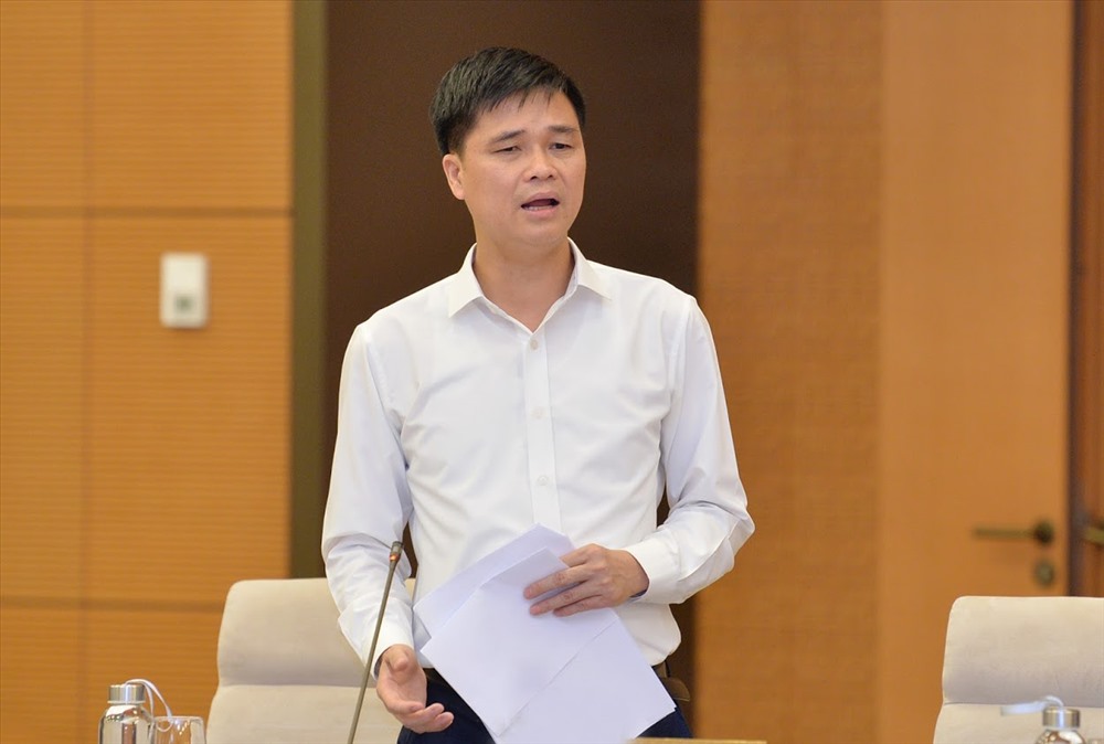 Phó Chủ tịch Tổng Liên đoàn Lao động Việt Nam Ngọ Duy Hiểu phát biểu tại phiên họp.