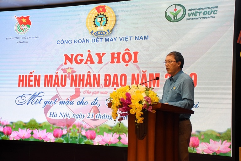 Đồng chí Lê Nho Thướng – Chủ tịch Công đoàn Dệt May Việt Nam phát biểu khai mạc Ngày hội