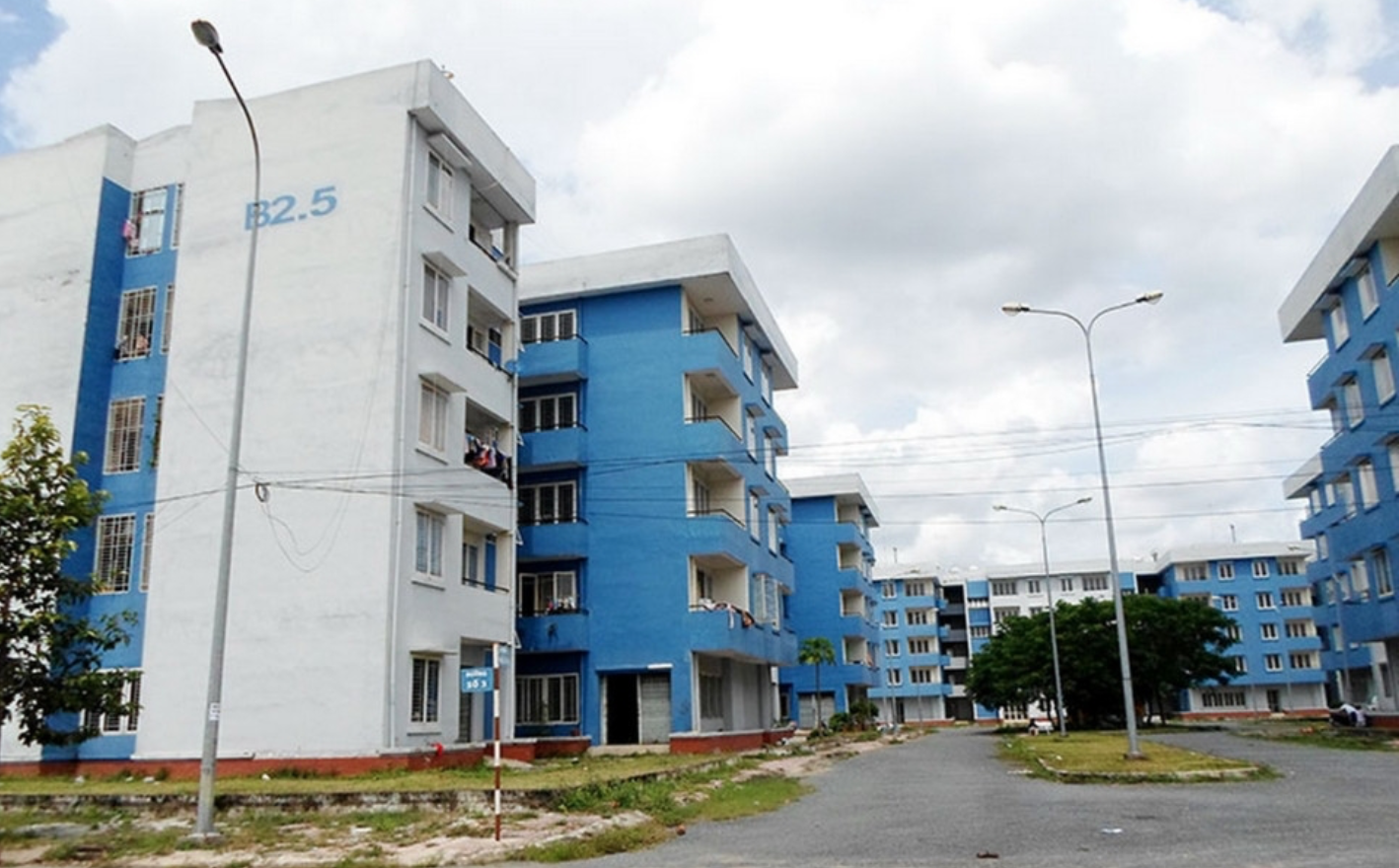 Khu tái định cư Vĩnh Lộc B (huyện Bình Chánh) có quy mô 2.240 căn hộ, nhưng mới có khoảng vài trăm hộ đến sinh sống sau 9 năm đi vào sử dụng. Ảnh PT.