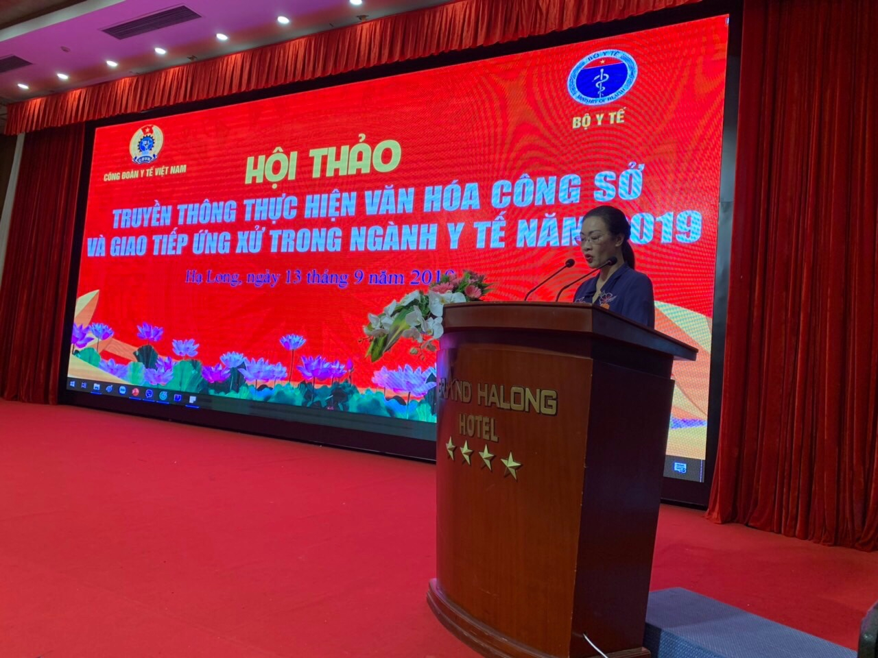 PGS.TS Phạm Thanh Bình - Chủ tịch Công đoàn Y tế Việt Nam chủ trì hội thảo. Ảnh: C.Hằng