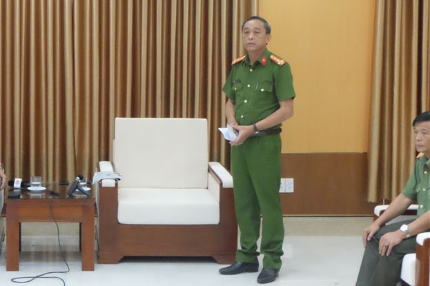 Đại tá Trần Mưu - Phó Giám đốc Công an TP Đà Nẵng kể về việc phá án. Ảnh: H.Vinh