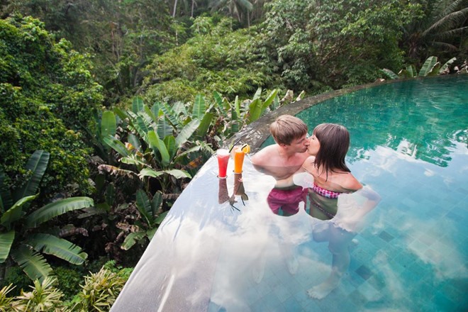 Các cặp du khách chưa kết hôn sẽ không được ở cùng phòng hoặc quan hệ tại Bali. Ảnh: Shutterstock.