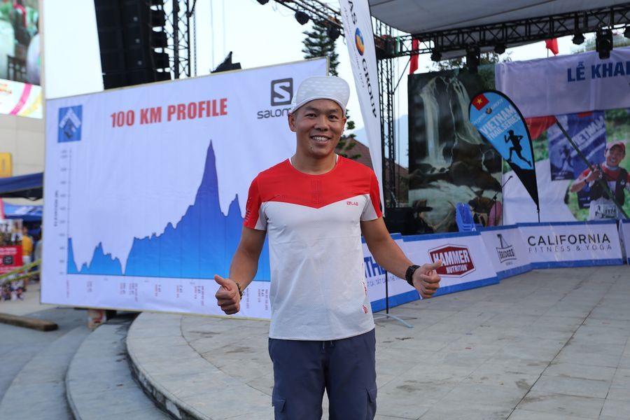 Cự ly 100km là cự ly dài nhất, khó nhất tại giải chạy địa hình vượt núi Sa Pa Vietnam Mountain Marathon. Nhà ĐKVĐ cự ly này là Nguyễn Tiến Hùng.