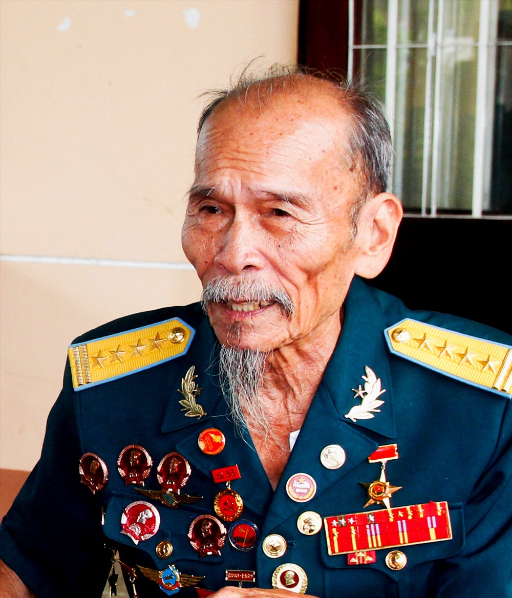 Đại tá phi công huyền thoại Nguyễn Văn Bảy. Ảnh: LT