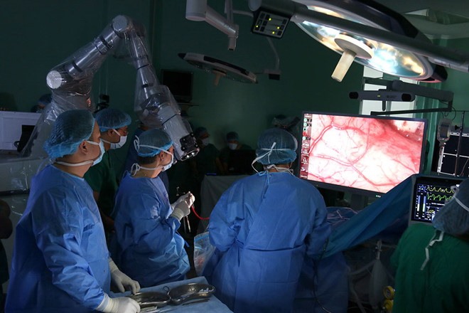 Ứng dụng AI trong phẫu thuật u não bằng robot tại Bệnh viện Nhân dân 115  Ảnh: B.V