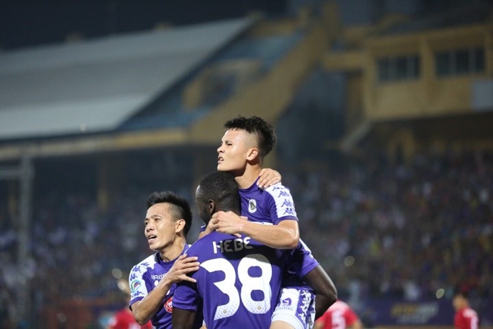 Các cầu thủ Hà Nội ăn mừng bàn thắng. Ảnh: Sơn Tùng