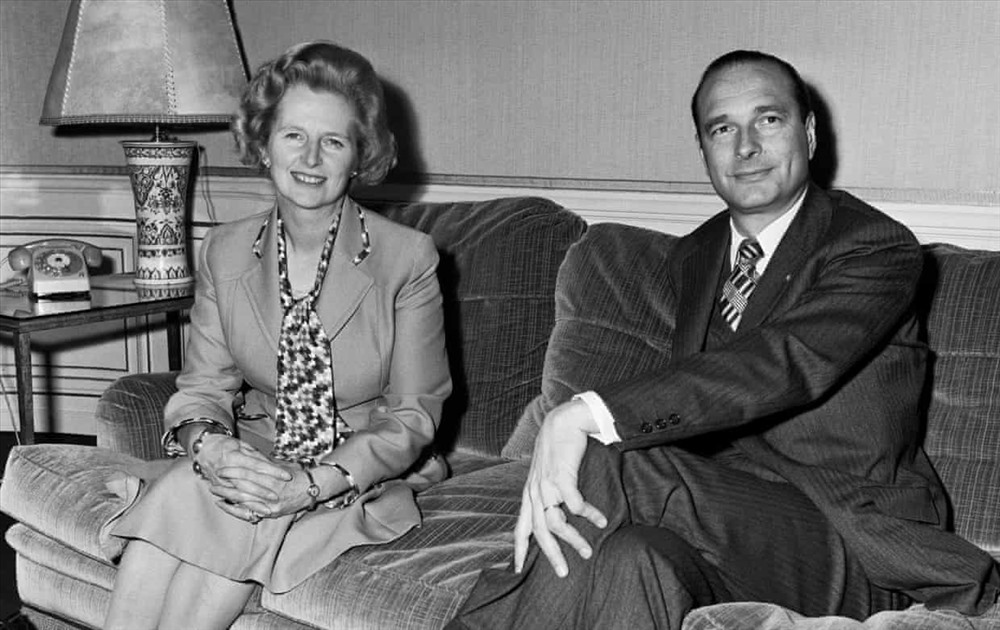 Ông Jacques Chirac và bà Margaret Thatcher tại Paris năm 1975. Ảnh: The Guardian.