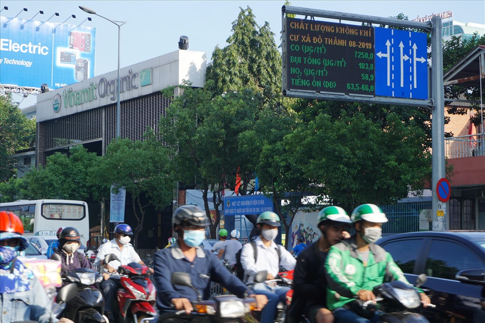 Người dân cho rằng, quan trắc phải công bố ngay kết quả và dự báo vài ngày tới thì mới cảnh báo được cho người dân.   Ảnh: M.Q