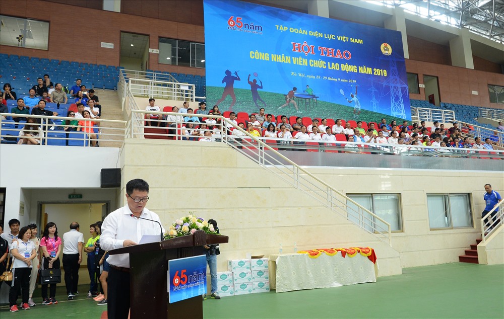 Đồng chí Khuất Quang Mậu - Chủ tịch Công đoàn Điện lực Việt Nam phát biểu khai mạc Hội thao. Ảnh: Đắc Cường