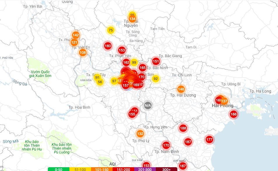 Trên ứng dụng thời tiết Pam Air, đa số khu vực quan trắc chỉ số AQI màu đỏ. Ảnh: pamair.org.