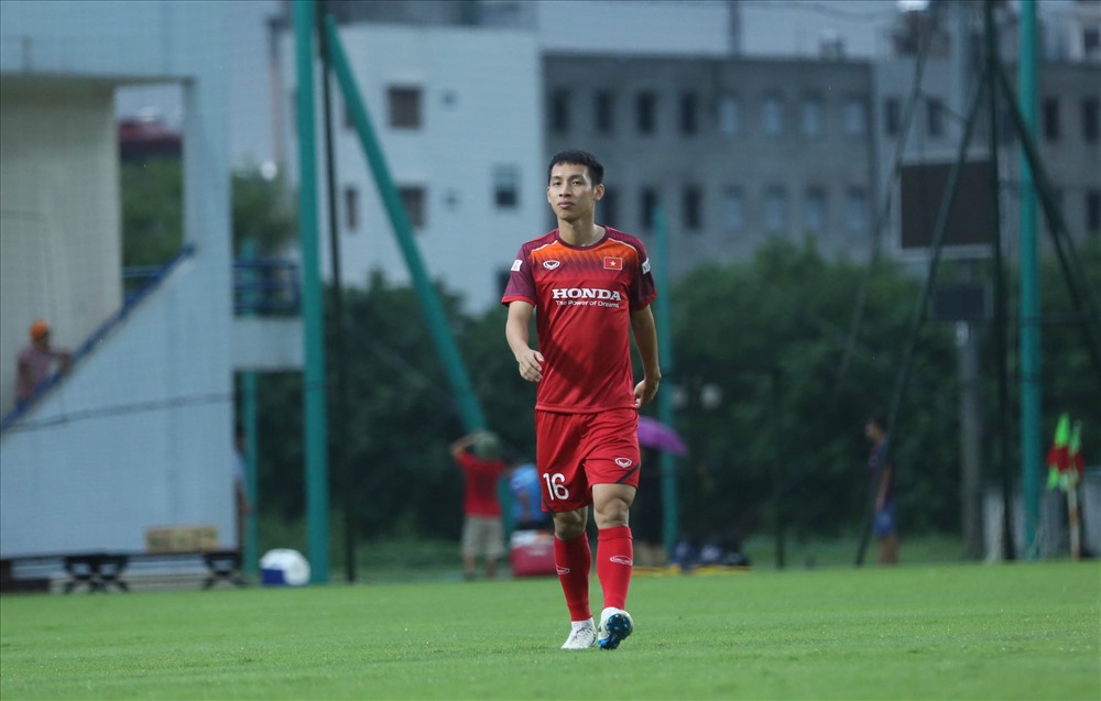 Đỗ Hùng Dũng là cầu thủ không thể thay thế trên hàng tiền vệ ĐT Việt Nam dưới thời HLV Park Hang-seo Ảnh: HOÀI THU