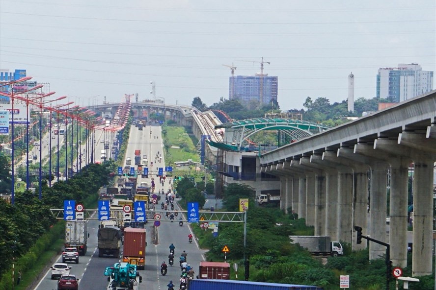 Dự án metro số 1 vẫn “dài cổ” chờ thủ tục.