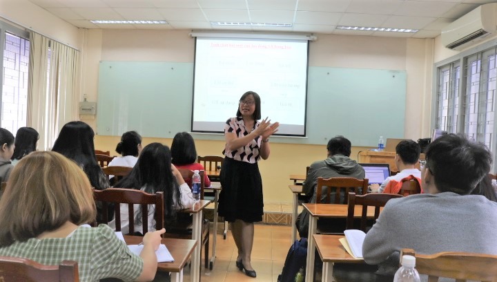 Cô giáo Phạm Thị Lý nhấn mạnh việc mỗi giáo viên phải là