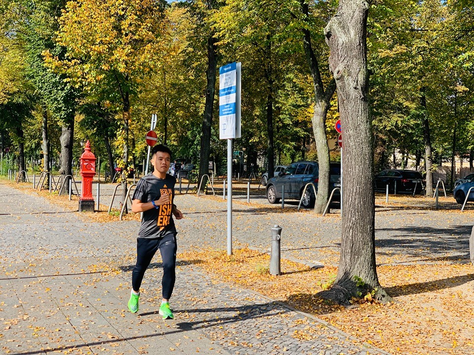 Runner Đỗ Trần Trung mua tour để tham gia Berlin Marathon. Ảnh: NVCC