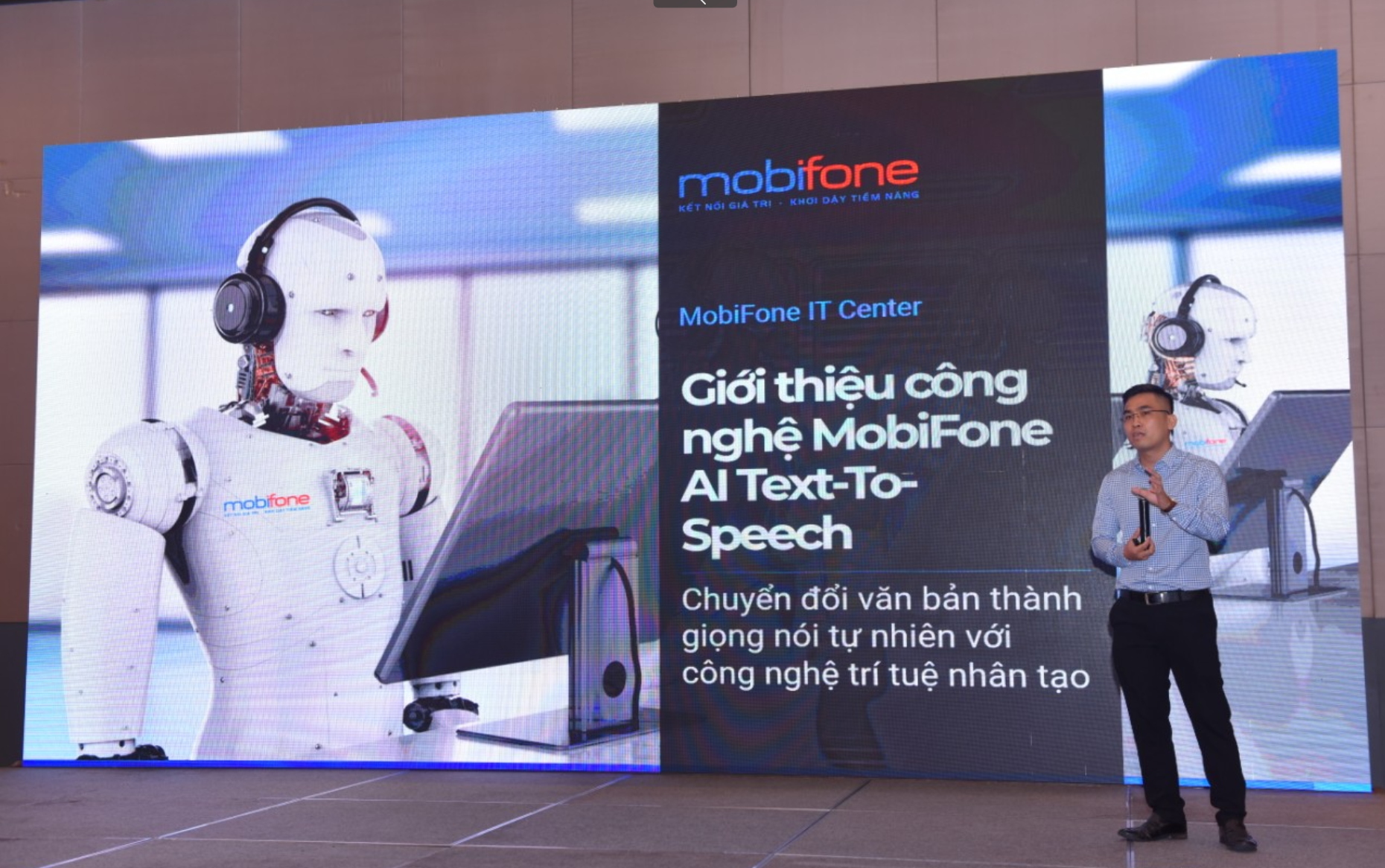 Đại diện MobiFone trình bày giải pháp AI Text to Speech