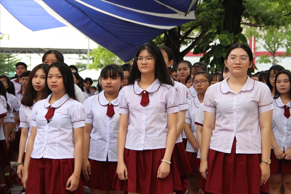 Học sinh bình Dương trong lễ khai giảng.