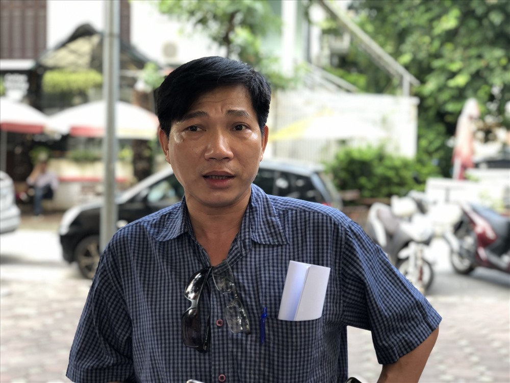Ahh Ngọc Tuấn chia sẻ với phóng viên về nhưng lo lắng của người dân sau vụ cháy. Ảnh: PD