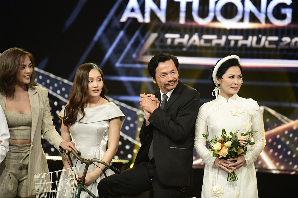 Tiết mục đặc biệt này có sự xuất hiện của NSND Trung Anh và diễn viên Thuý Hà. MC Ngô Kiến Huy cũng đùa rằng đây chính là đoạn kết viên mãn dành cho bố Sơn khi được rước dâu ngay trên sân khấu.