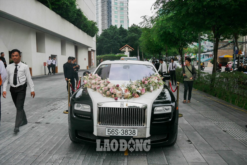 Minh Nhựa lái RollsRoyce Ghost đi nhận xe mới  Ôtô  Việt Giải Trí