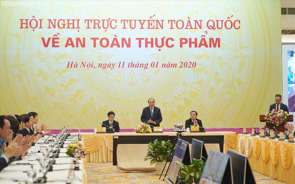Thủ tướng Chính phủ Nguyễn Xuân Phúc chủ trì hội nghị. Ảnh: VGP/Quang Hiếu