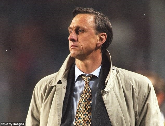 Johan Cruyff là thần tượng của rất nhiều người, trong đó có Setien. Ảnh: Getty.