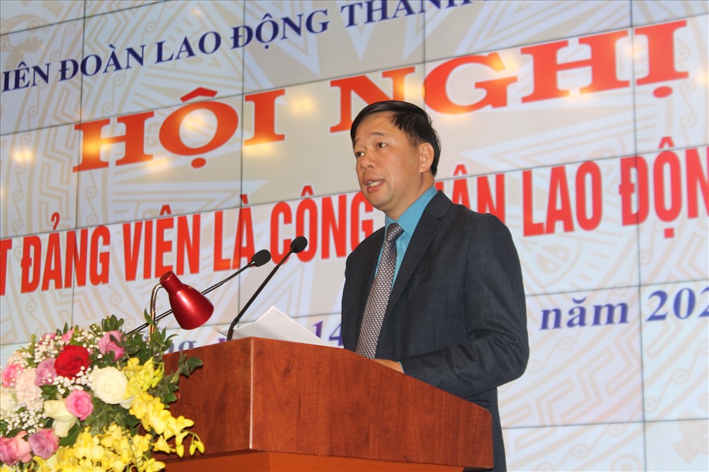 Ông Tống Văn Băng - Chủ tịch LĐLĐ TP Hải Phòng phát biểu tại hội nghị. Ảnh Mai Dung