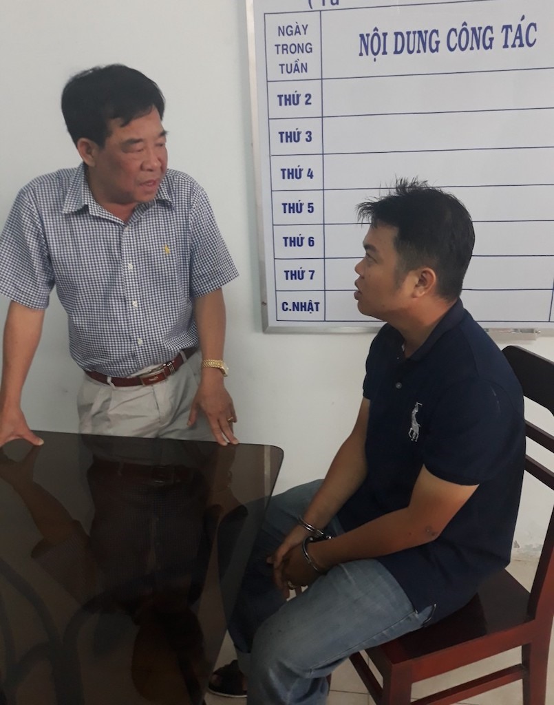 Công an lấy lời khai nhanh đối tượng Nguyễn Quốc Toàn khi bị bắt quả tang tại huyện Thốt Nốt, TP.Cần Thơ