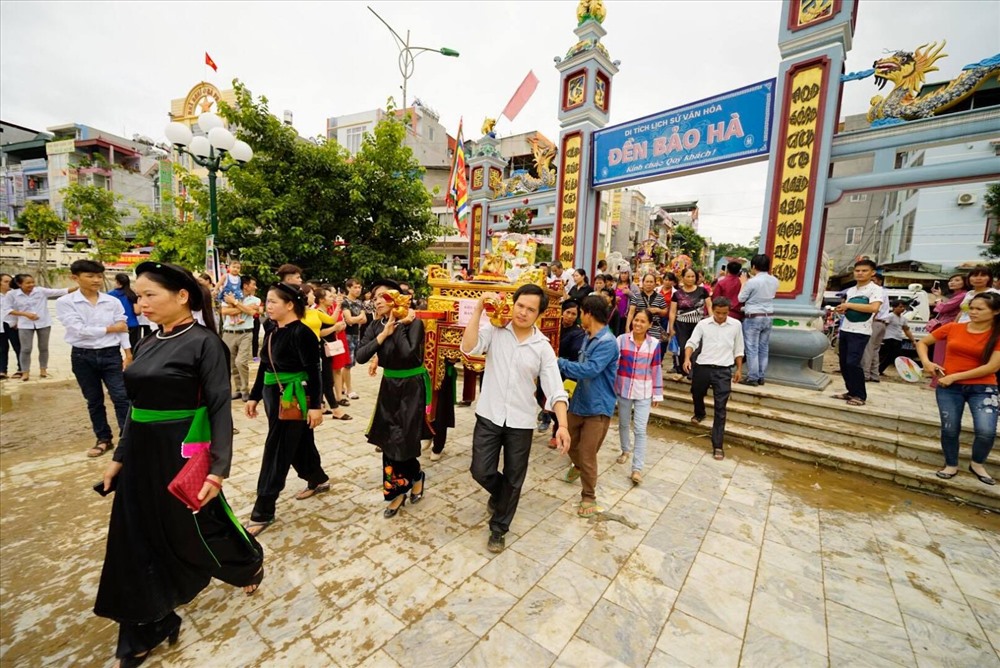 Lễ hội đền thờ ông Hoàng Bảy