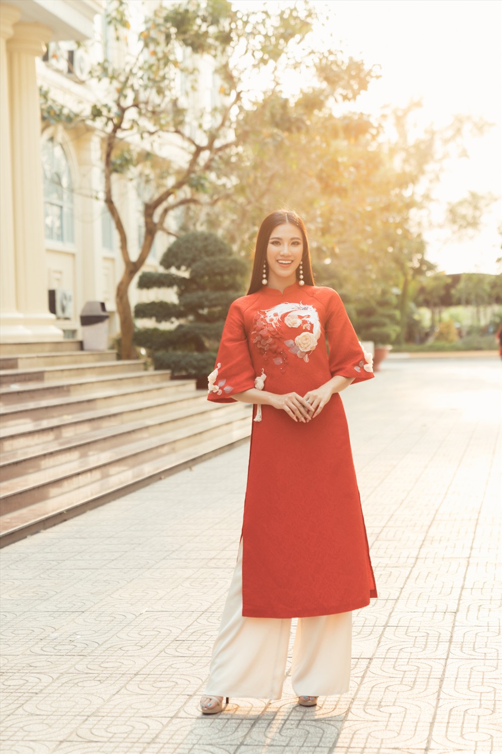 Trong chuyến thiện nguyện tại Cần Thơ, Á hậu Kim Duyên đã tranh thủ thời gian để về thăm gia đình. Ảnh: Sang Đào.