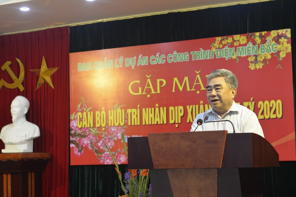 Ông Trần Quang Vinh - Nguyên Phó Bí thư Đảng ủy, nguyên Phó Giám đốc NPMB phát biểu cảm tưởng.