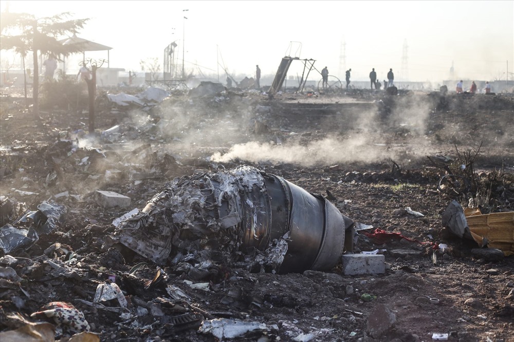 Hiện trường vụ máy bay Ukraina bị bắn rơi ngày 8.1. Ảnh: Getty Images