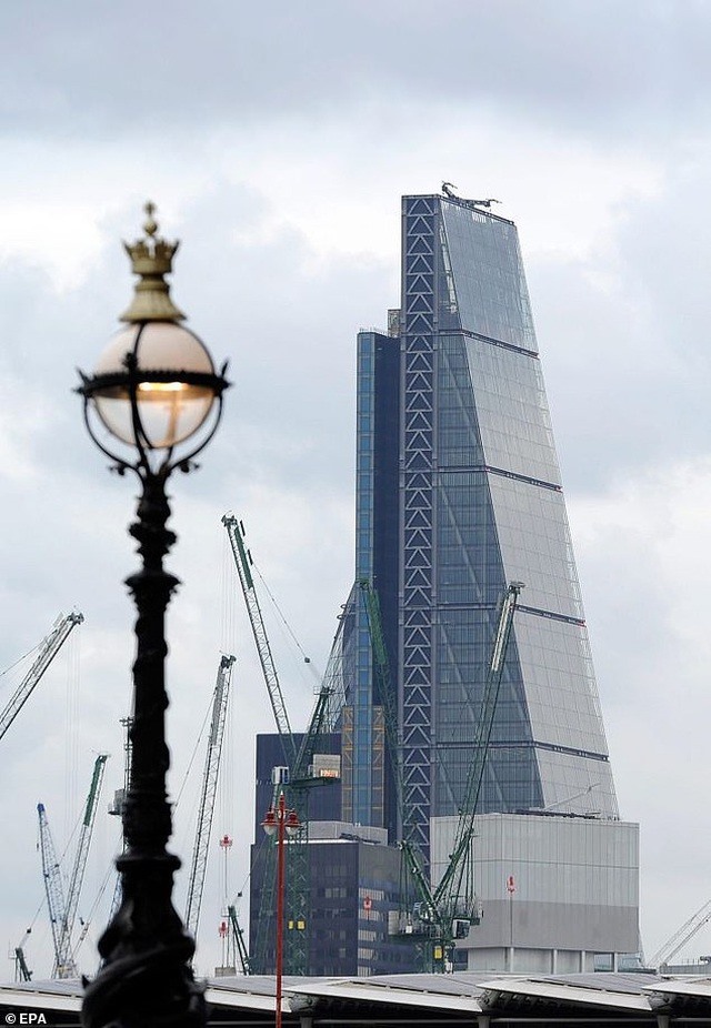 Tỷ phú bất động sản Trung Quốc Cheung Chung Kiu trước đó đã hoàn thành một thỏa thuận mua Tòa nhà chọc trời Leadenhall ở London – nó còn được biết đến với cái tên “The Cheesegrater”
