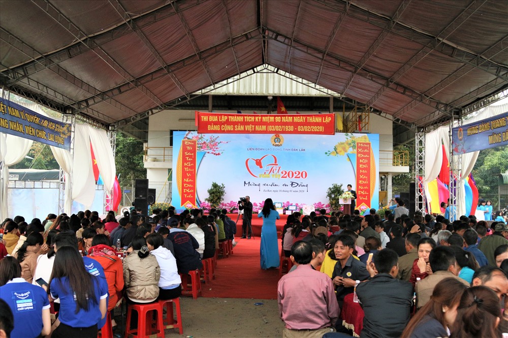 Toàn cảnh Chương trình ''Tết sum vầy'' LĐLĐ tỉnh Đắk Lắk tổ chức ở cụm