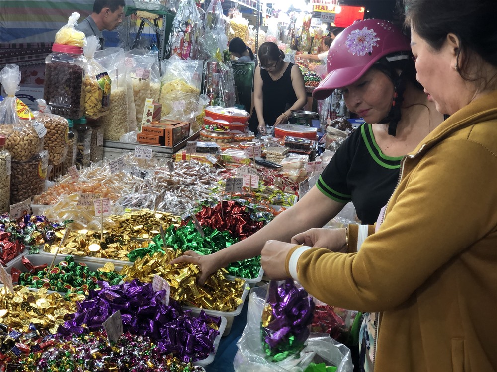 Những loại bánh khác cũng được lựa chọn để thêm phần đa dạng mâm trưng đồ ăn. Ảnh: S.H